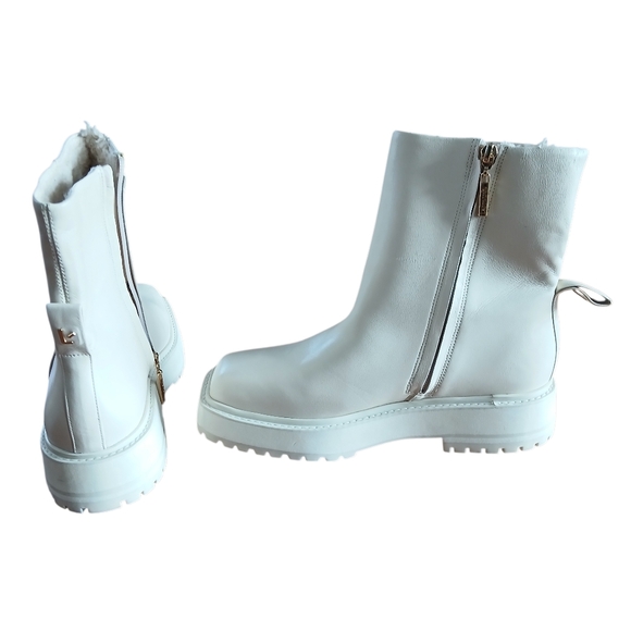 NEW! Larroude Size 8.5 Cream Leather Side Zipper Entry Boots - Picture 9 of 10